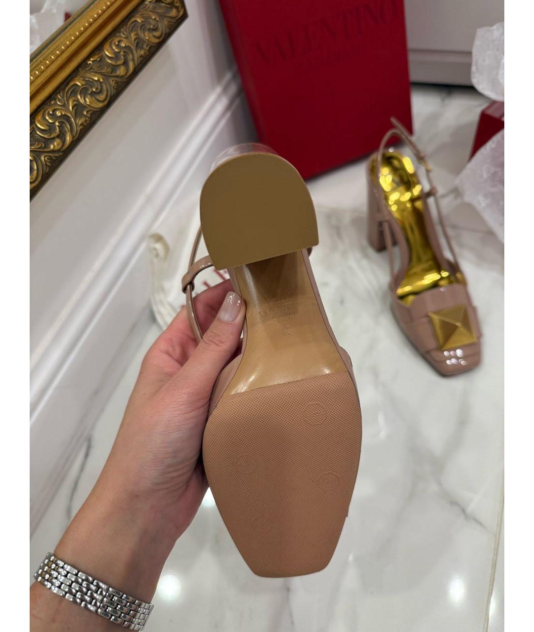 VALENTINO Бежевые туфли из лакированной кожи, фото 7