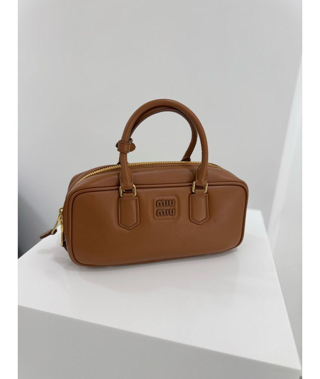 MIU MIU Коричневая кожаная сумка с короткими ручками, фото 2