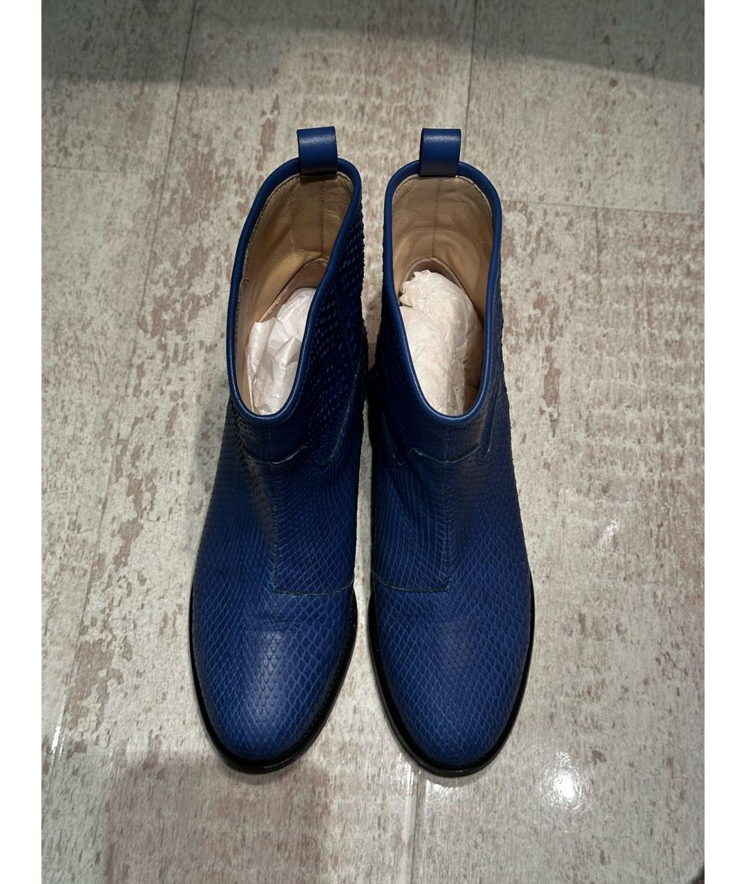 JIMMY CHOO Синие ботинки из экзотической кожи, фото 3