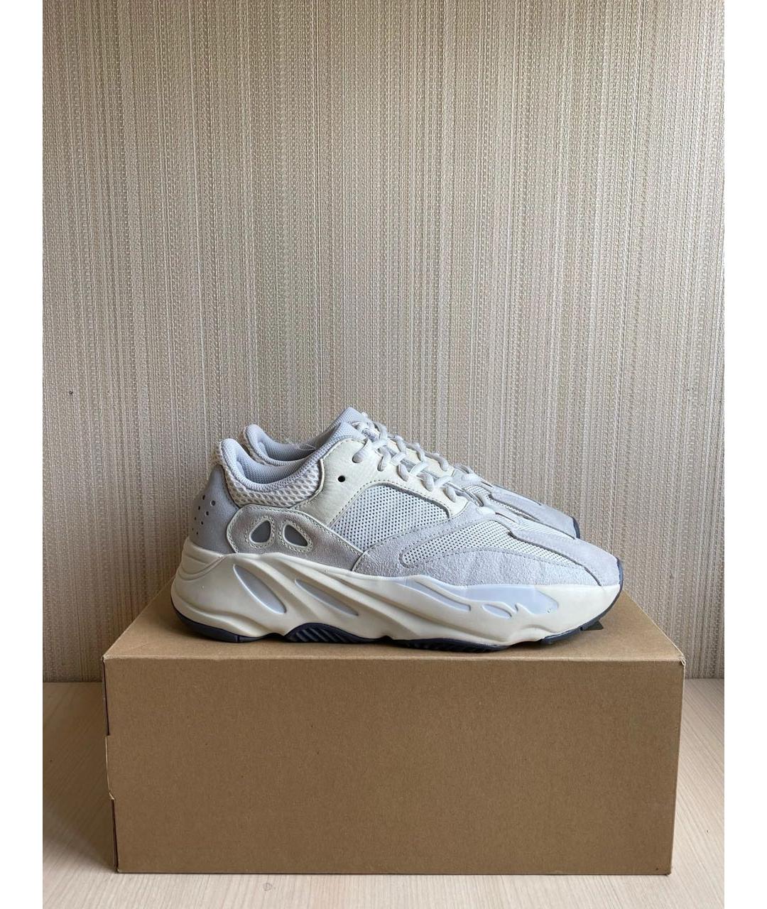 ADIDAS YEEZY Белые замшевые низкие кроссовки / кеды, фото 3