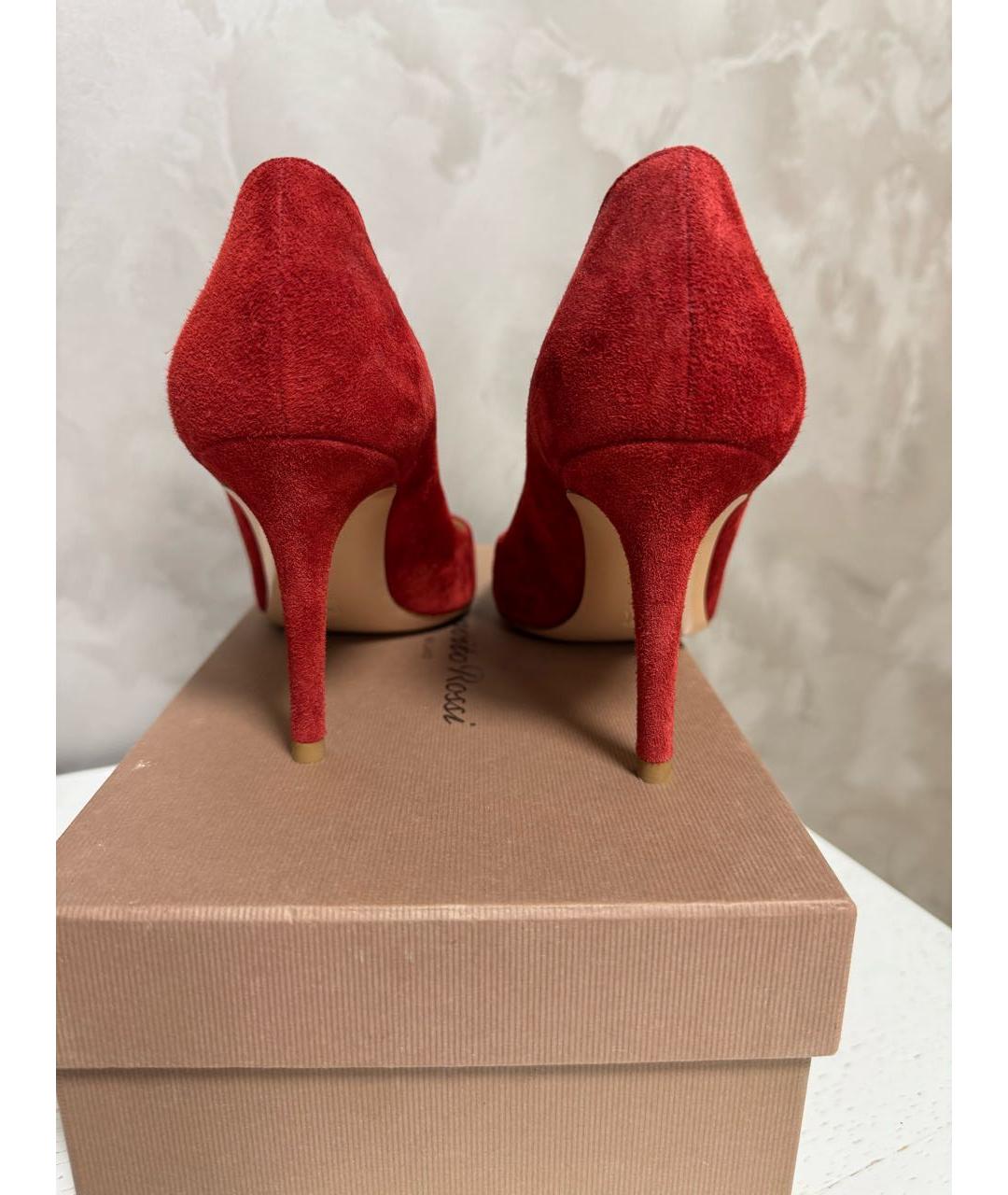 GIANVITO ROSSI Красные замшевые лодочки на низком каблуке, фото 4