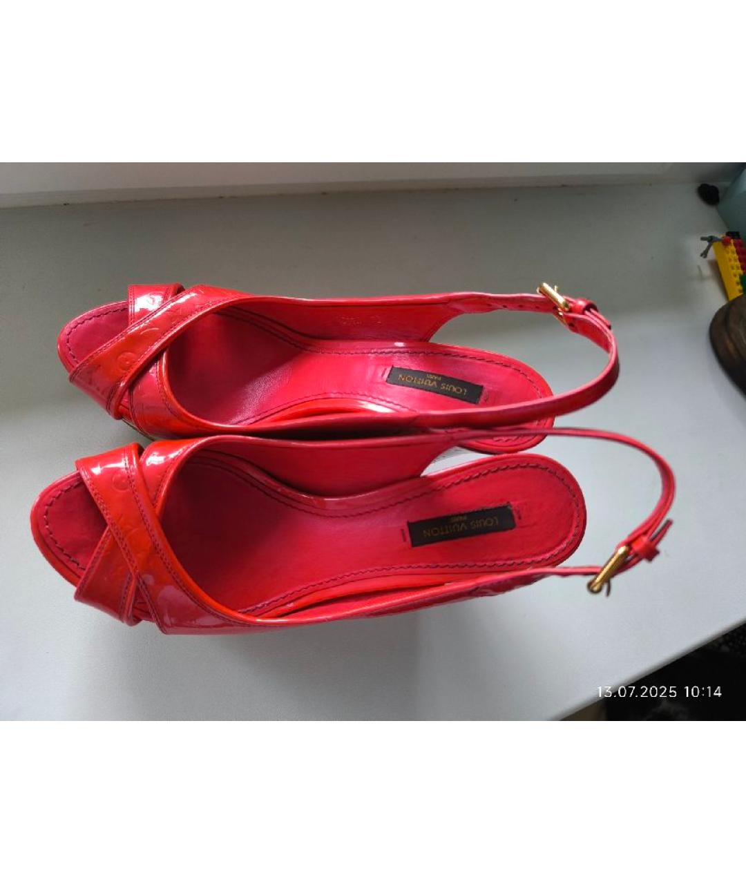 LOUIS VUITTON Красные босоножки из лакированной кожи, фото 3