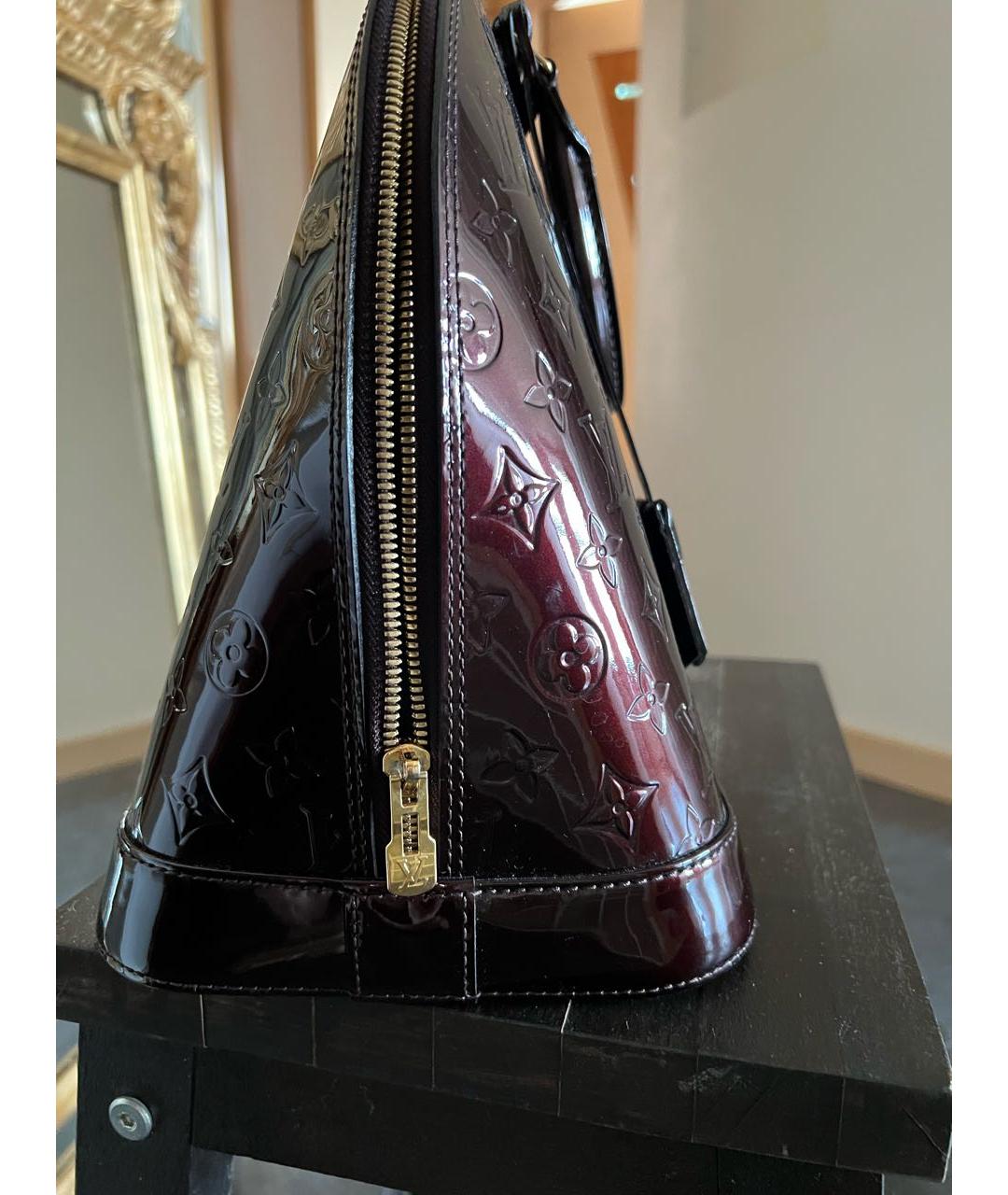 LOUIS VUITTON Бордовая сумка с короткими ручками из лакированной кожи, фото 3