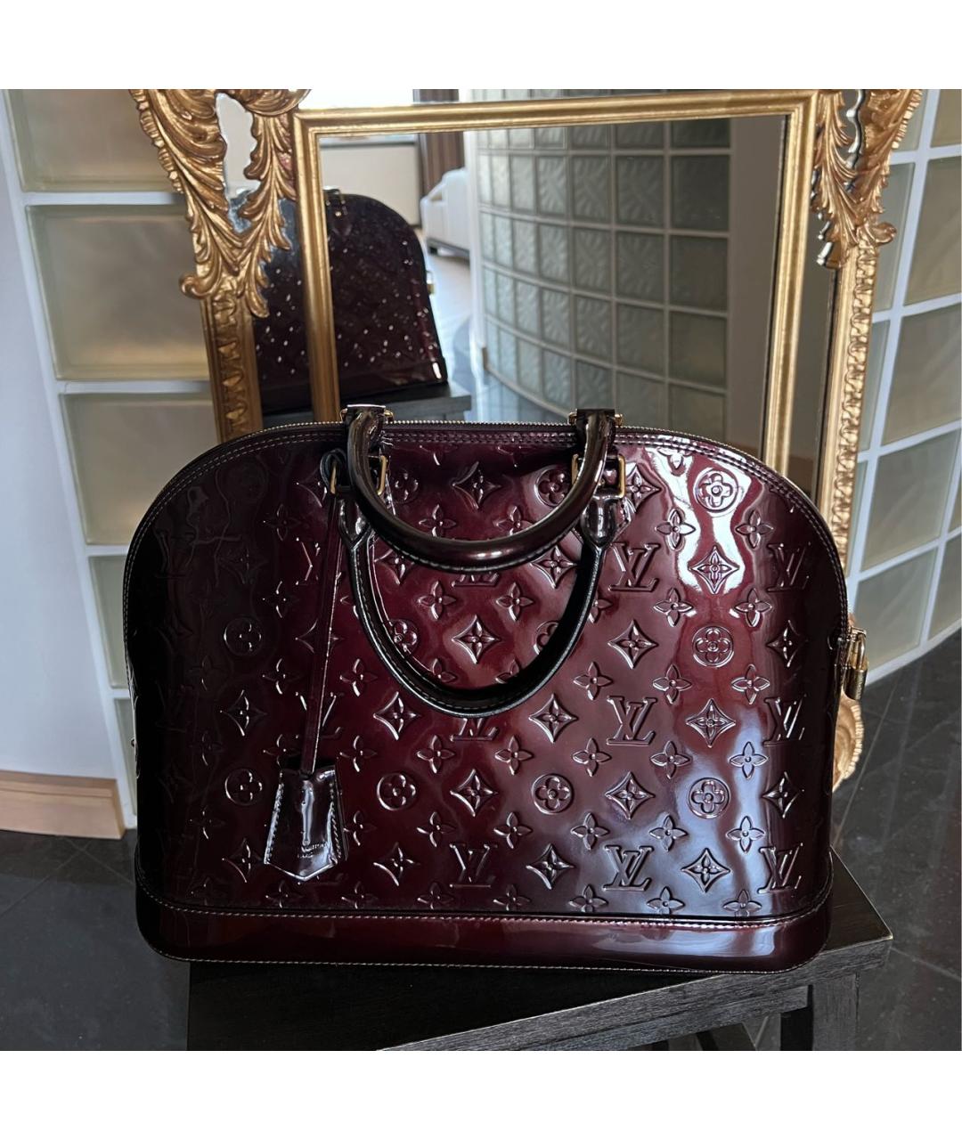 LOUIS VUITTON Бордовая сумка с короткими ручками из лакированной кожи, фото 9