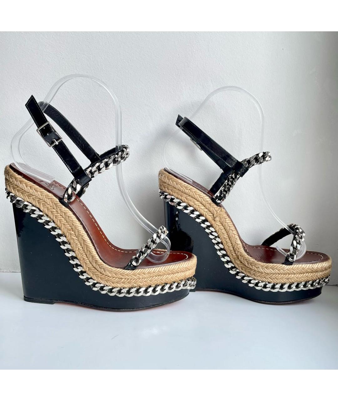 CHRISTIAN LOUBOUTIN Черные босоножки из лакированной кожи, фото 2