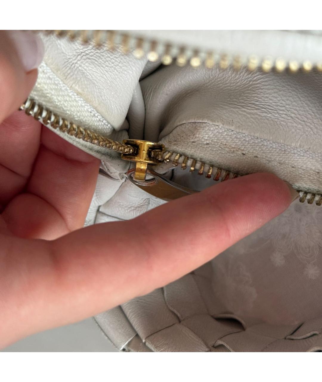BOTTEGA VENETA Белая кожаная сумка с короткими ручками, фото 3