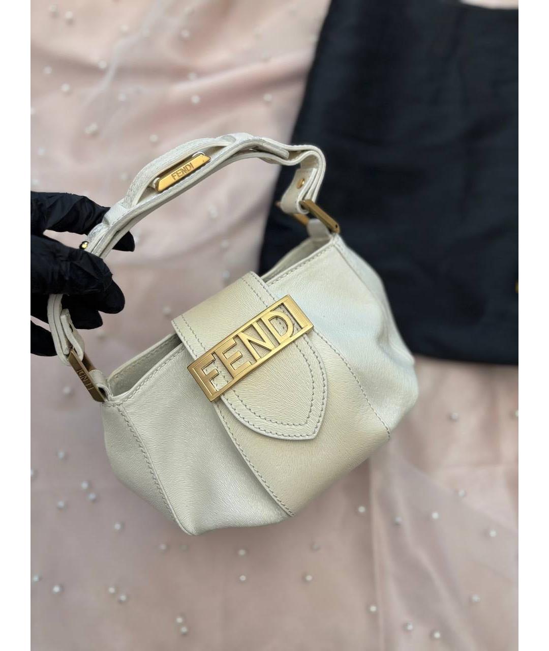 FENDI Бежевая кожаная сумка с короткими ручками, фото 2