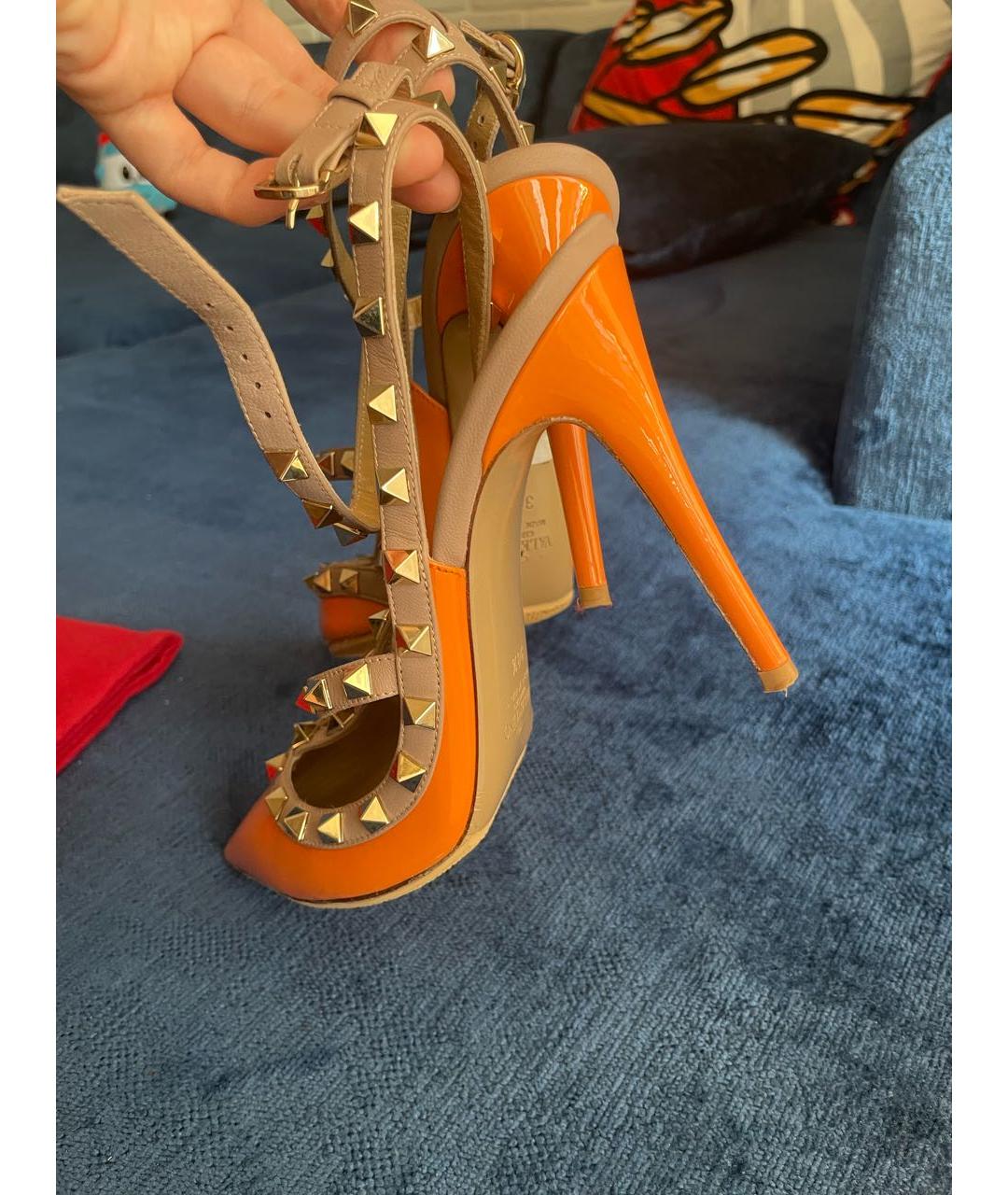 VALENTINO Оранжевое босоножки из лакированной кожи, фото 4