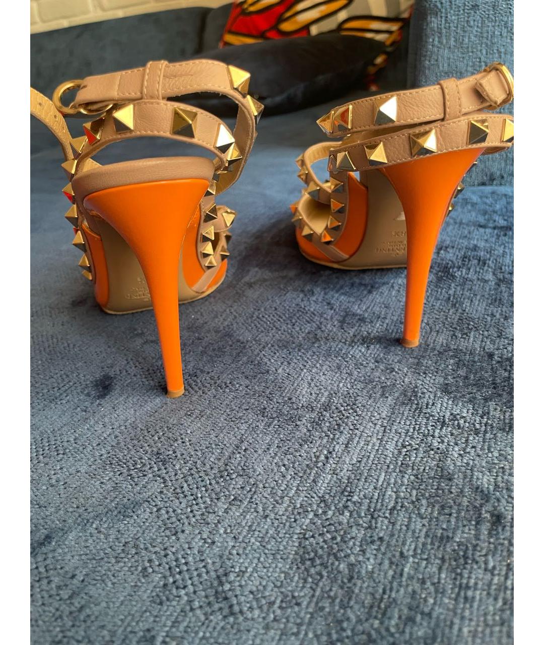 VALENTINO Оранжевое босоножки из лакированной кожи, фото 3