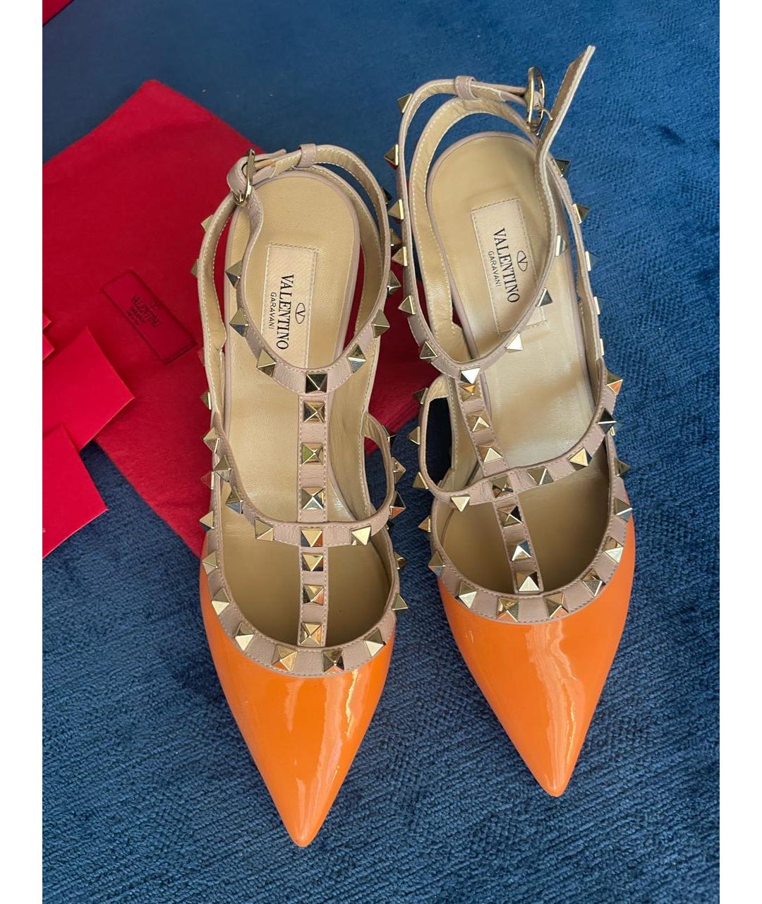 VALENTINO Оранжевое босоножки из лакированной кожи, фото 2