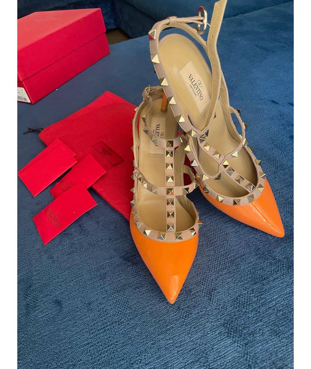 VALENTINO Оранжевое босоножки из лакированной кожи, фото 5