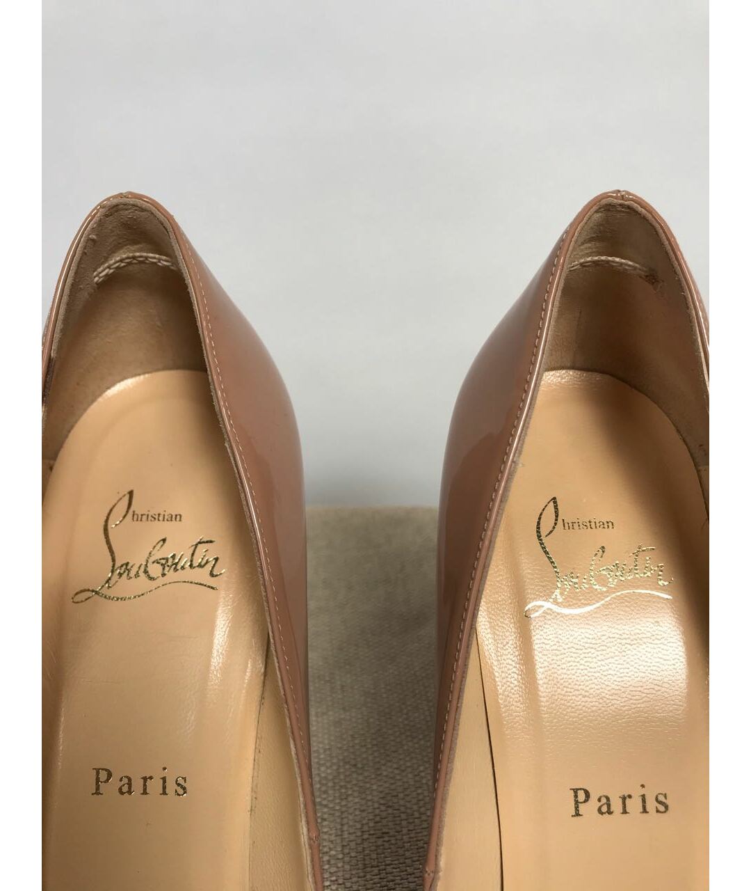 CHRISTIAN LOUBOUTIN Бежевые туфли из лакированной кожи, фото 4