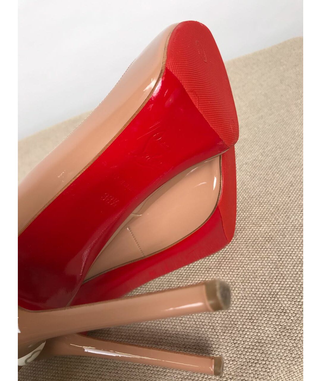 CHRISTIAN LOUBOUTIN Бежевые туфли из лакированной кожи, фото 6