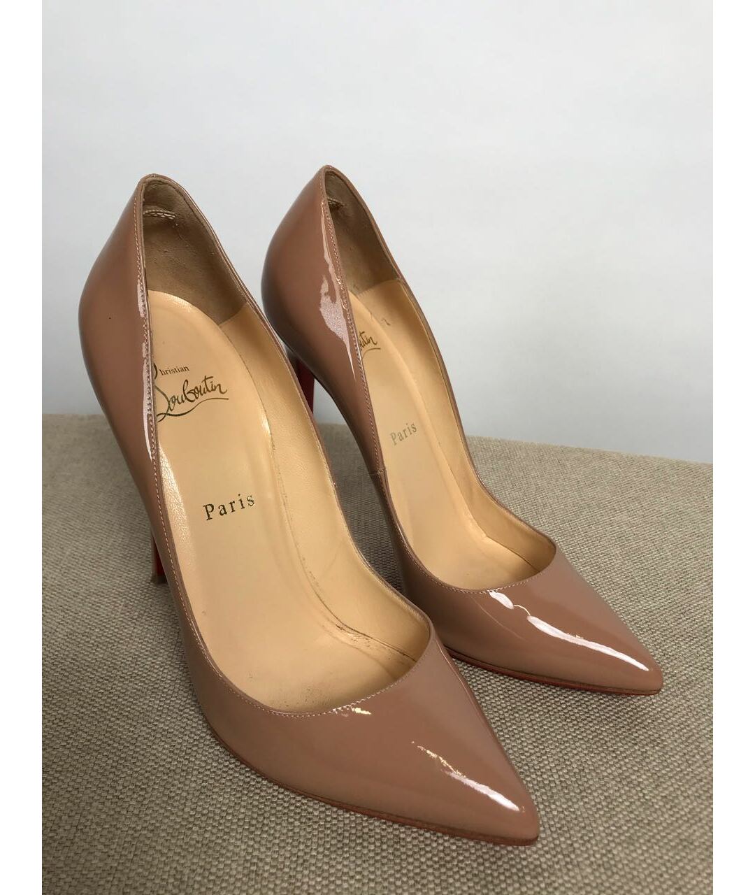CHRISTIAN LOUBOUTIN Бежевые туфли из лакированной кожи, фото 2
