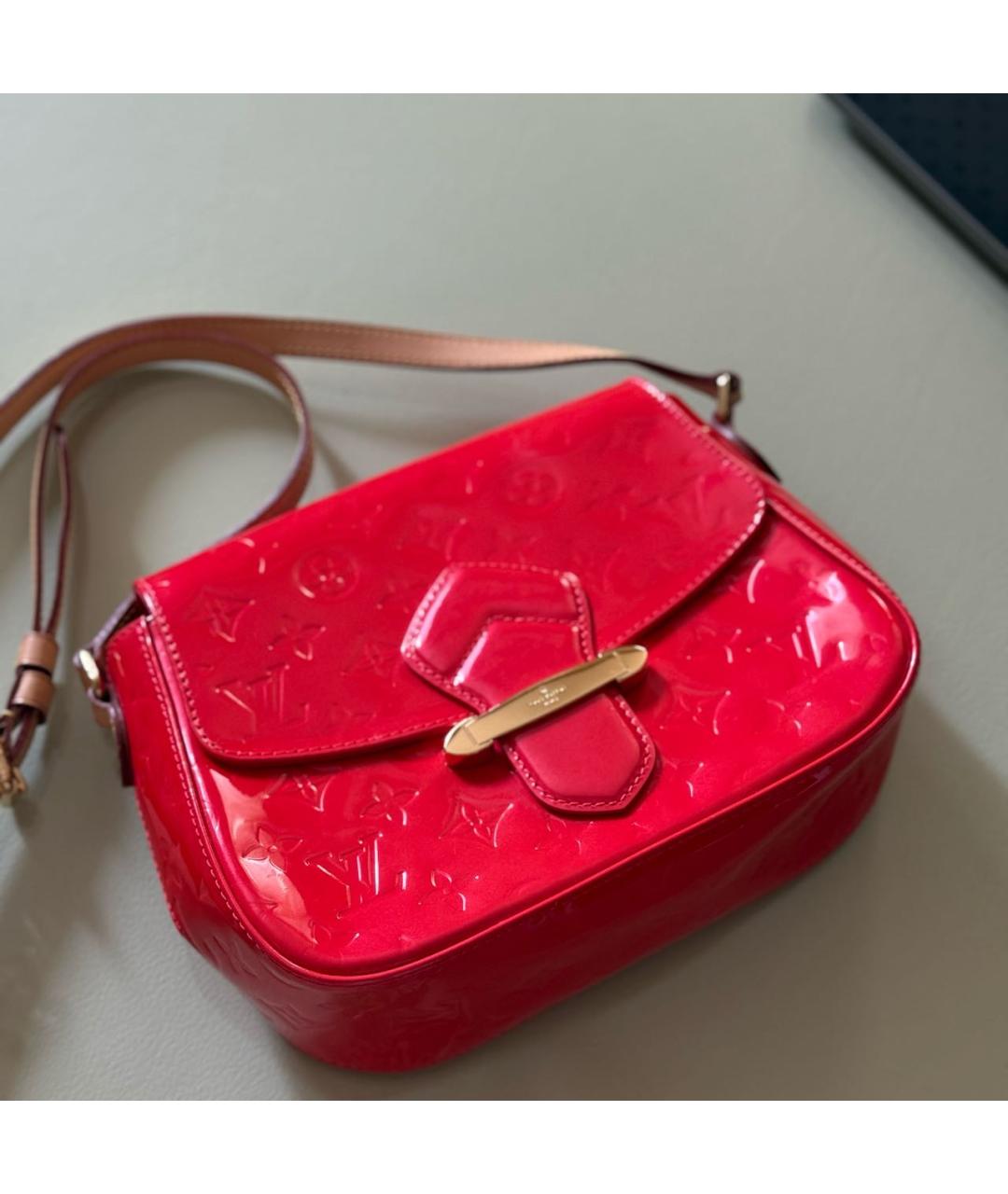 LOUIS VUITTON Красная сумка через плечо из лакированной кожи, фото 2