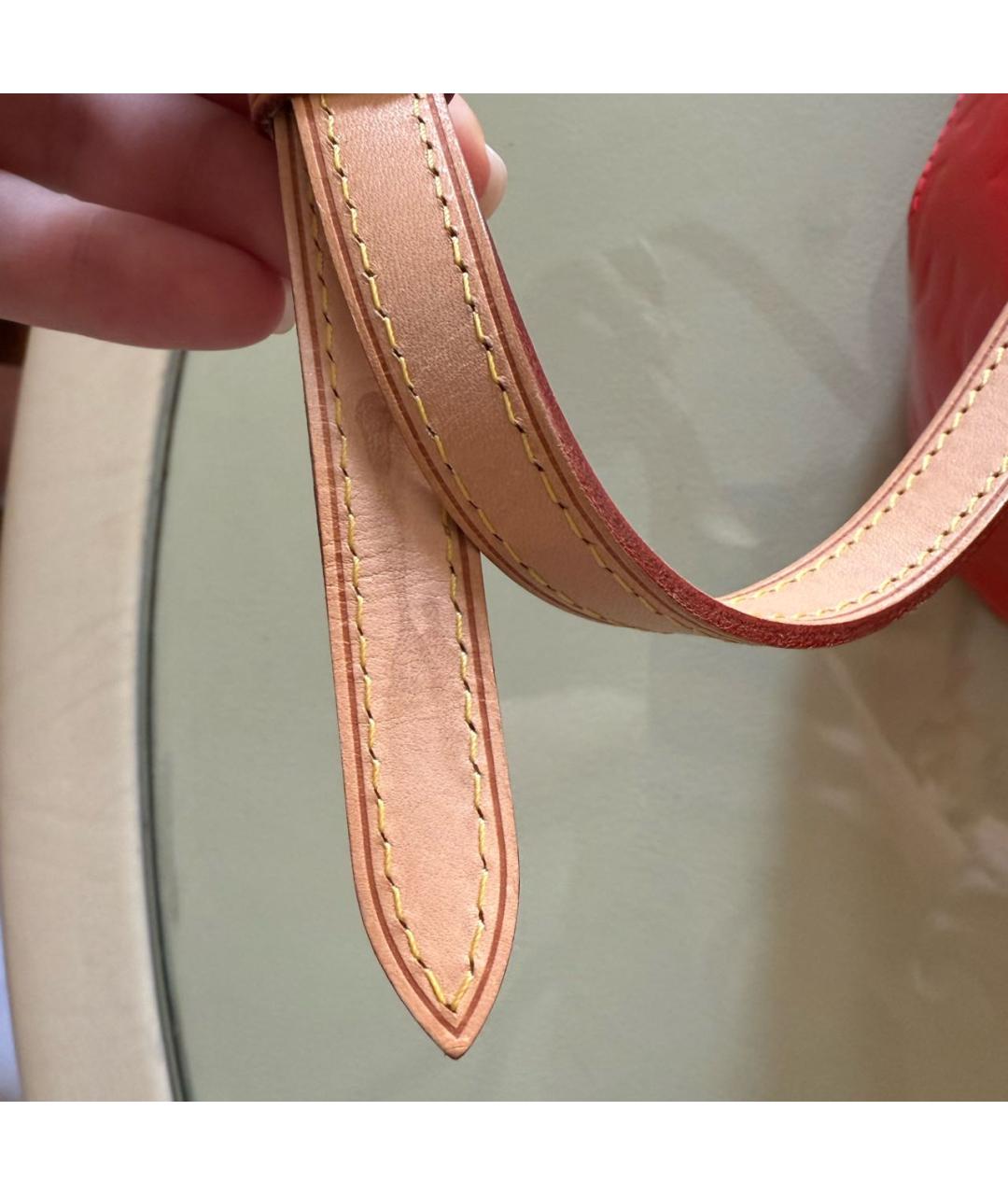 LOUIS VUITTON Красная сумка через плечо из лакированной кожи, фото 8