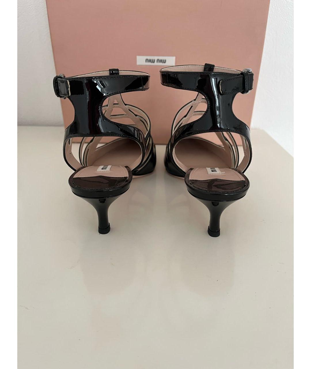 MIU MIU Черные босоножки из лакированной кожи, фото 3