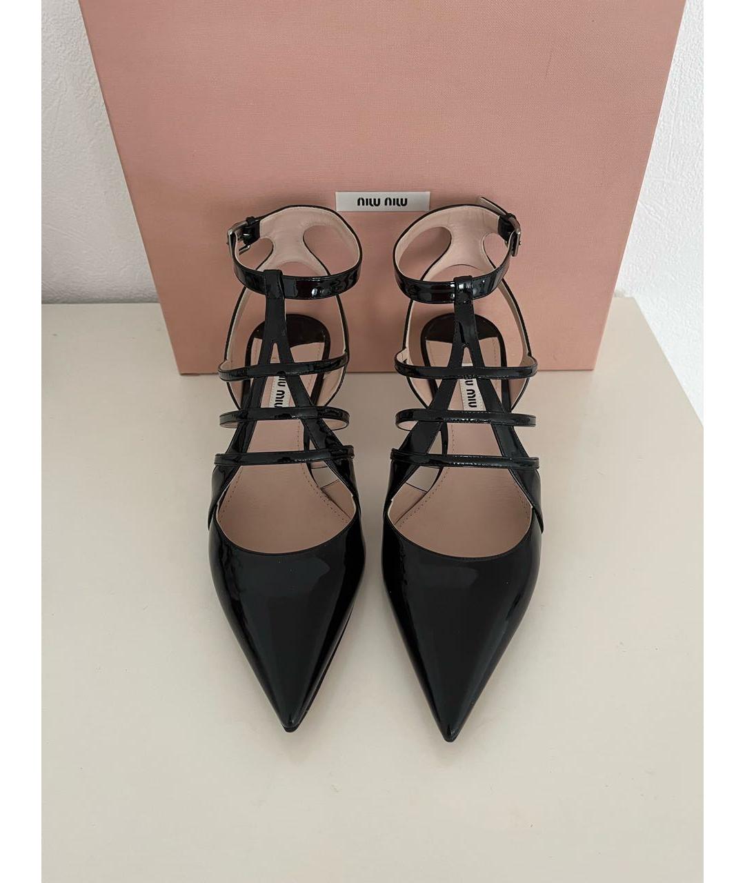 MIU MIU Черные босоножки из лакированной кожи, фото 2