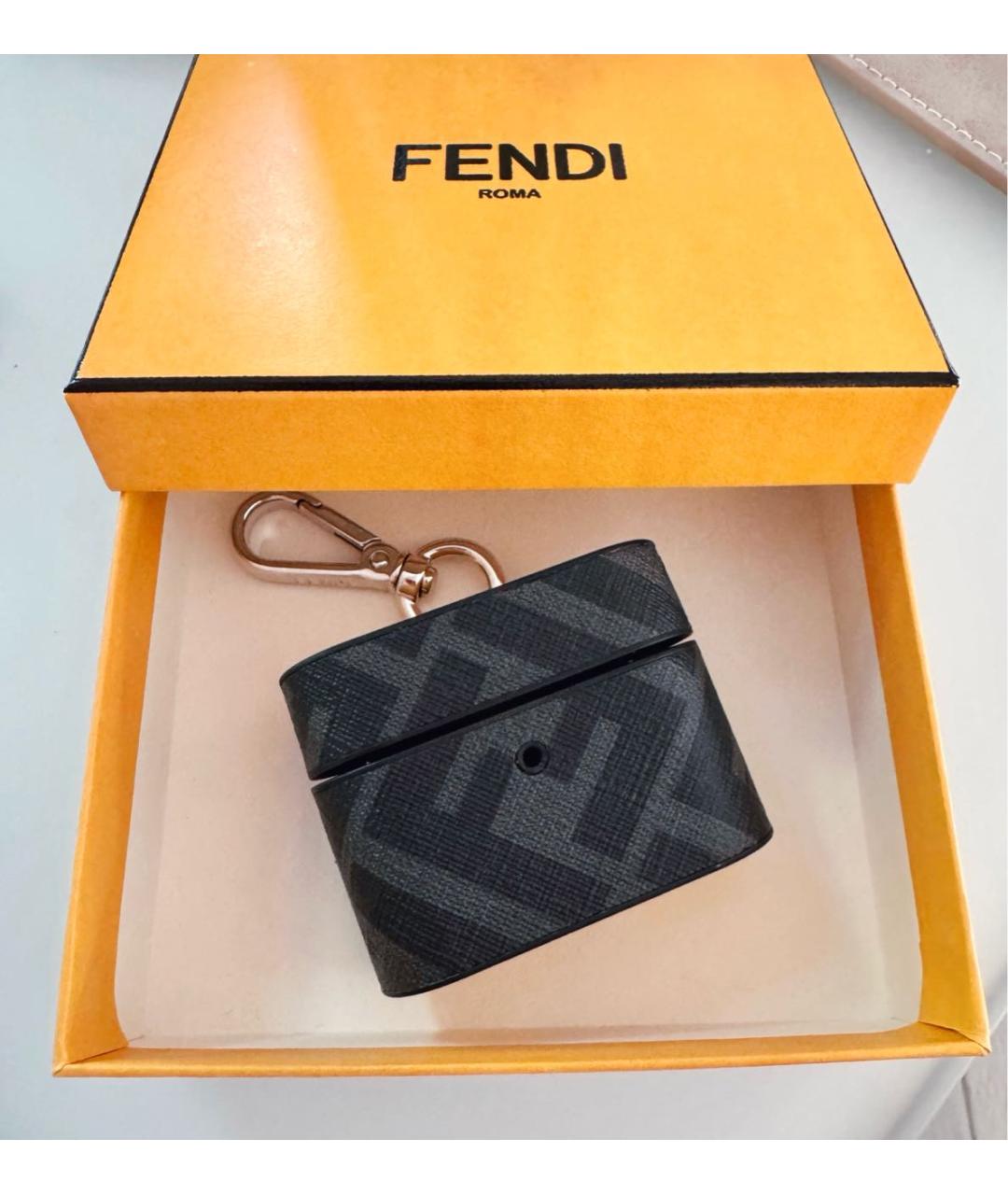 FENDI Серый брелок, фото 5