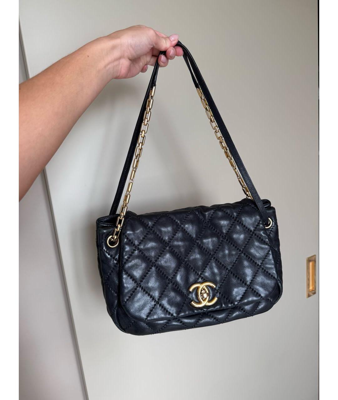 CHANEL Черная кожаная сумка с короткими ручками, фото 5