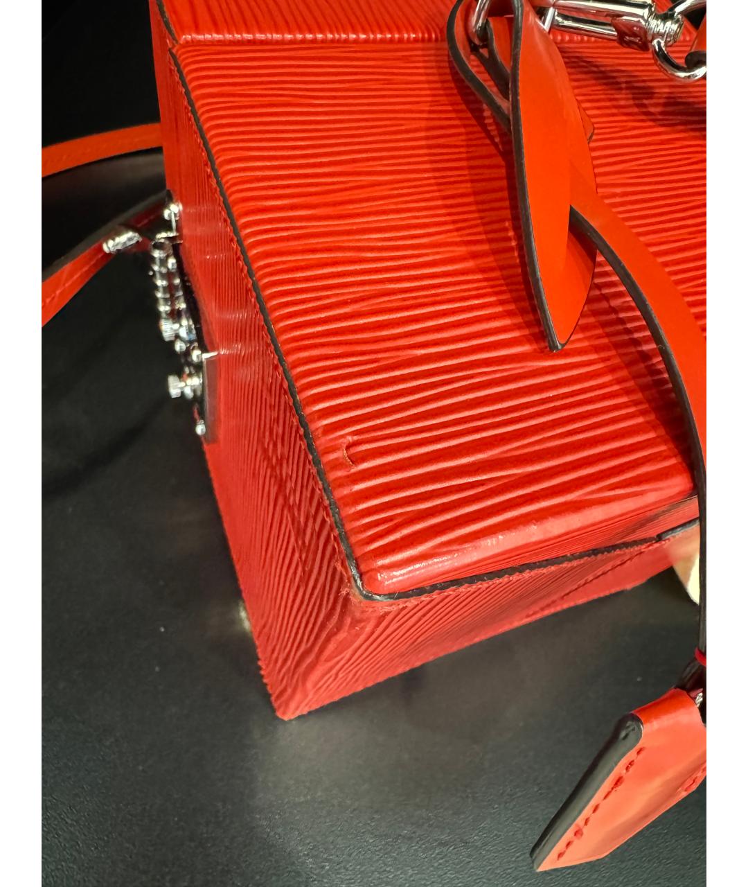 LOUIS VUITTON Красная кожаная сумка с короткими ручками, фото 8