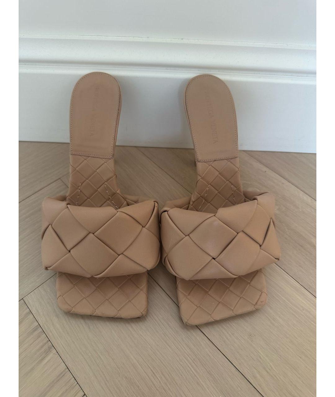BOTTEGA VENETA Бежевые кожаные босоножки, фото 2