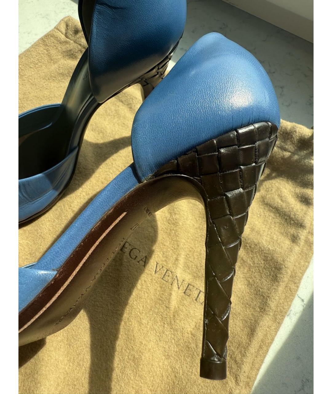 BOTTEGA VENETA Синие кожаные босоножки, фото 5