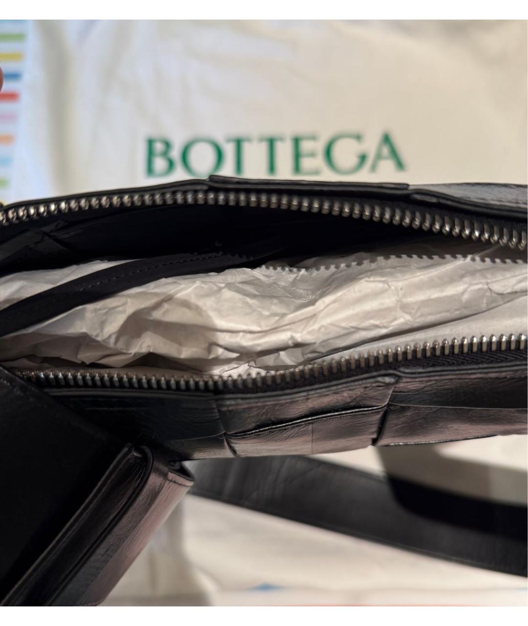 BOTTEGA VENETA Черная кожаная сумка на плечо, фото 4
