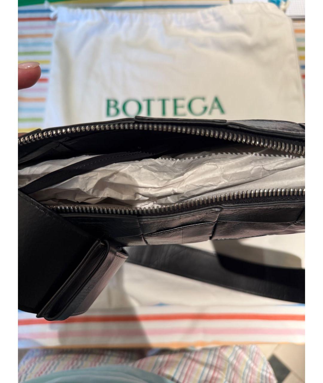 BOTTEGA VENETA Черная кожаная сумка на плечо, фото 4