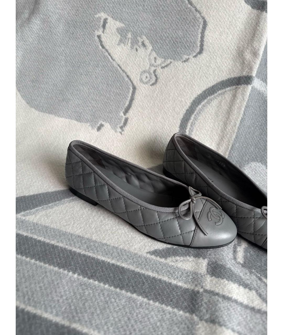 CHANEL Антрацитовые кожаные балетки, фото 5
