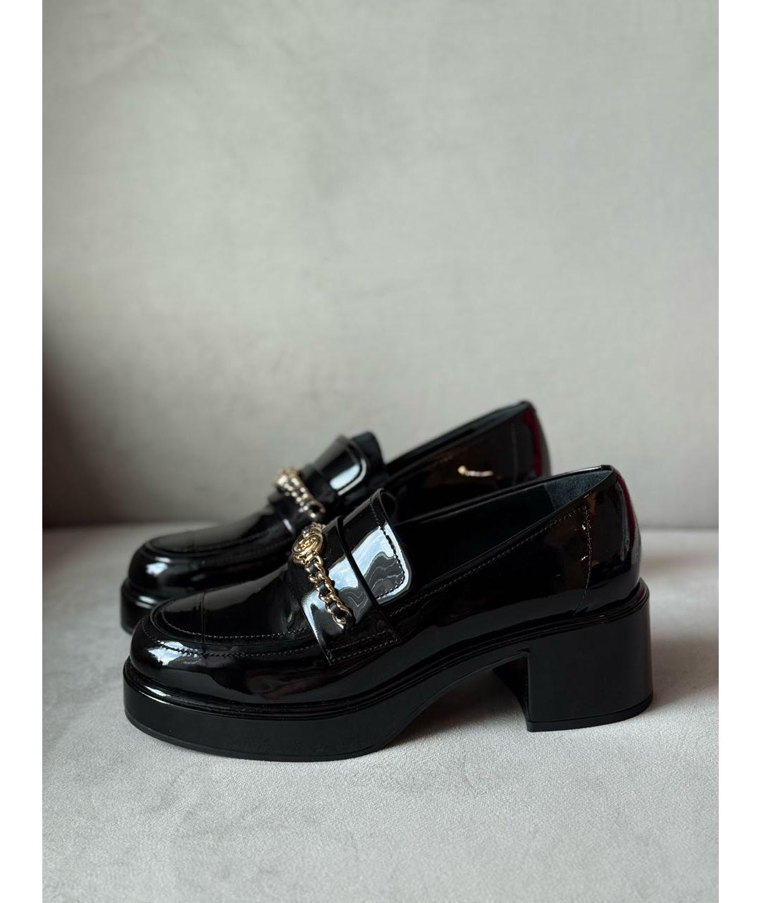 CHANEL Черные лоферы из лакированной кожи, фото 2