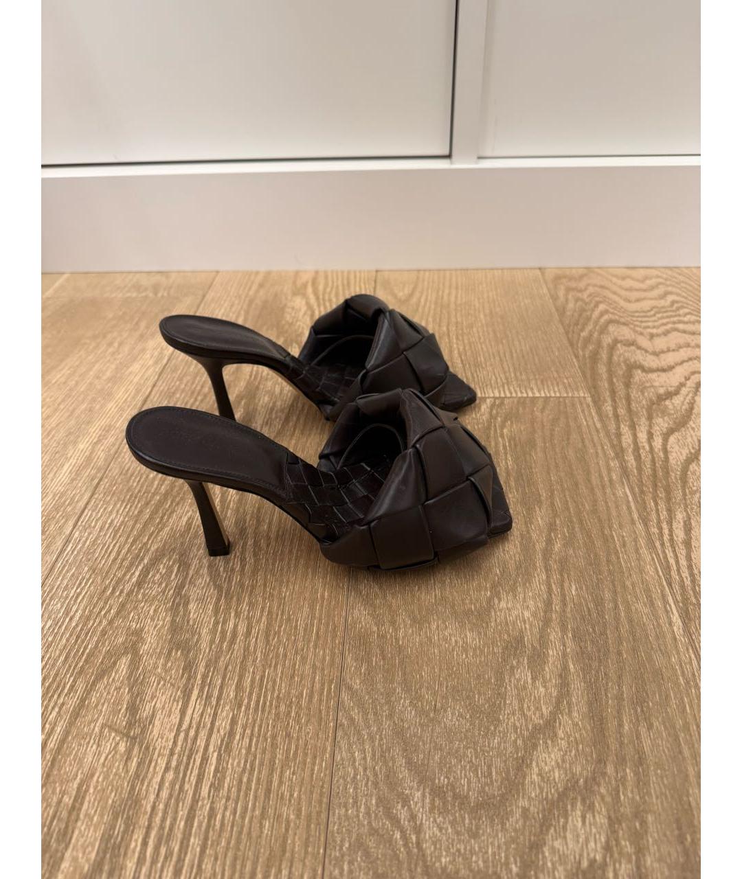 BOTTEGA VENETA Коричневые кожаные мюли, фото 6