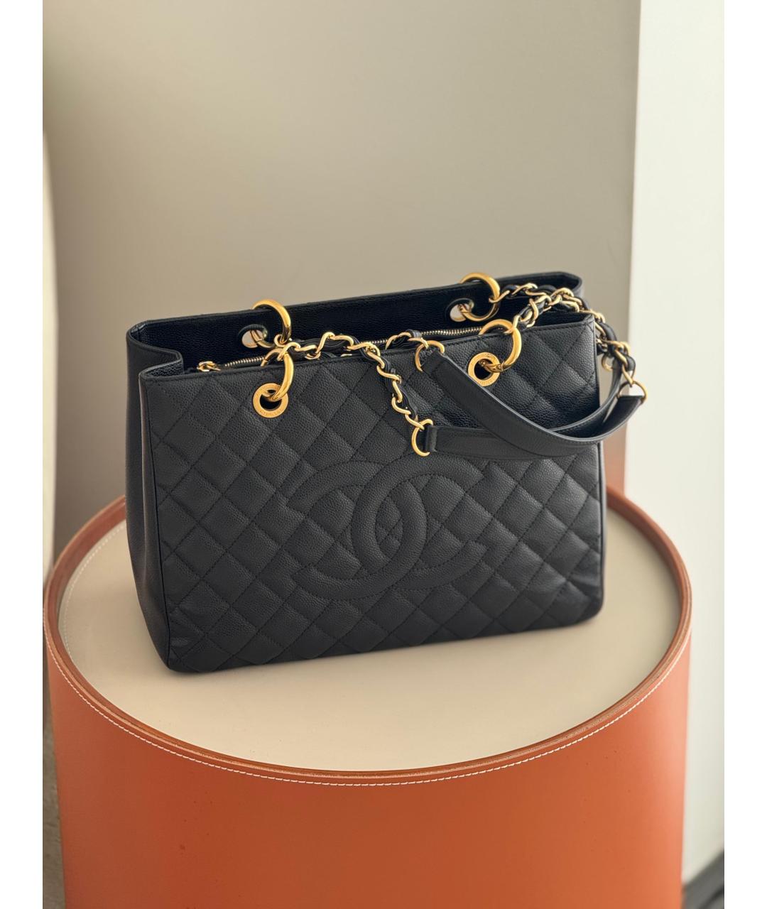 CHANEL Черная кожаная сумка тоут, фото 3