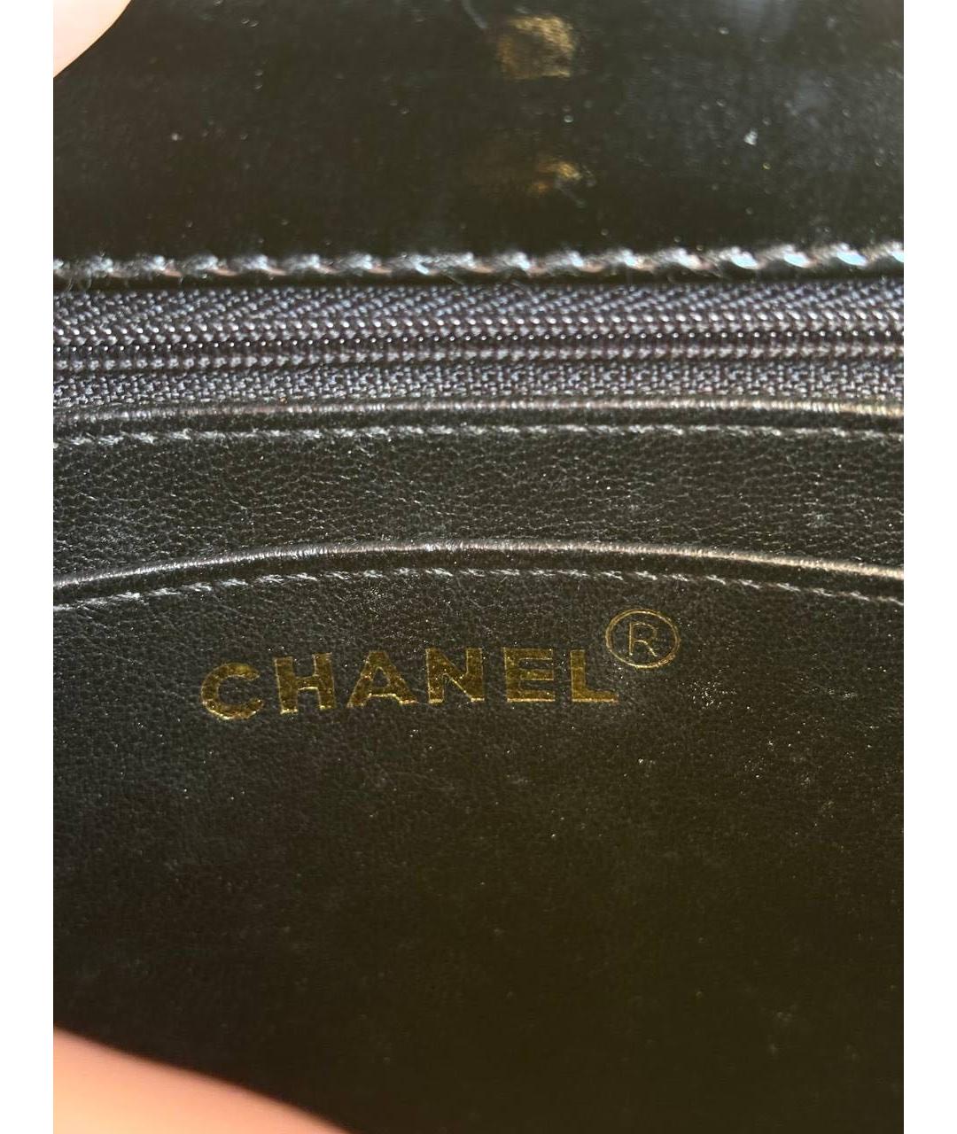CHANEL Черная сумка с короткими ручками из лакированной кожи, фото 5