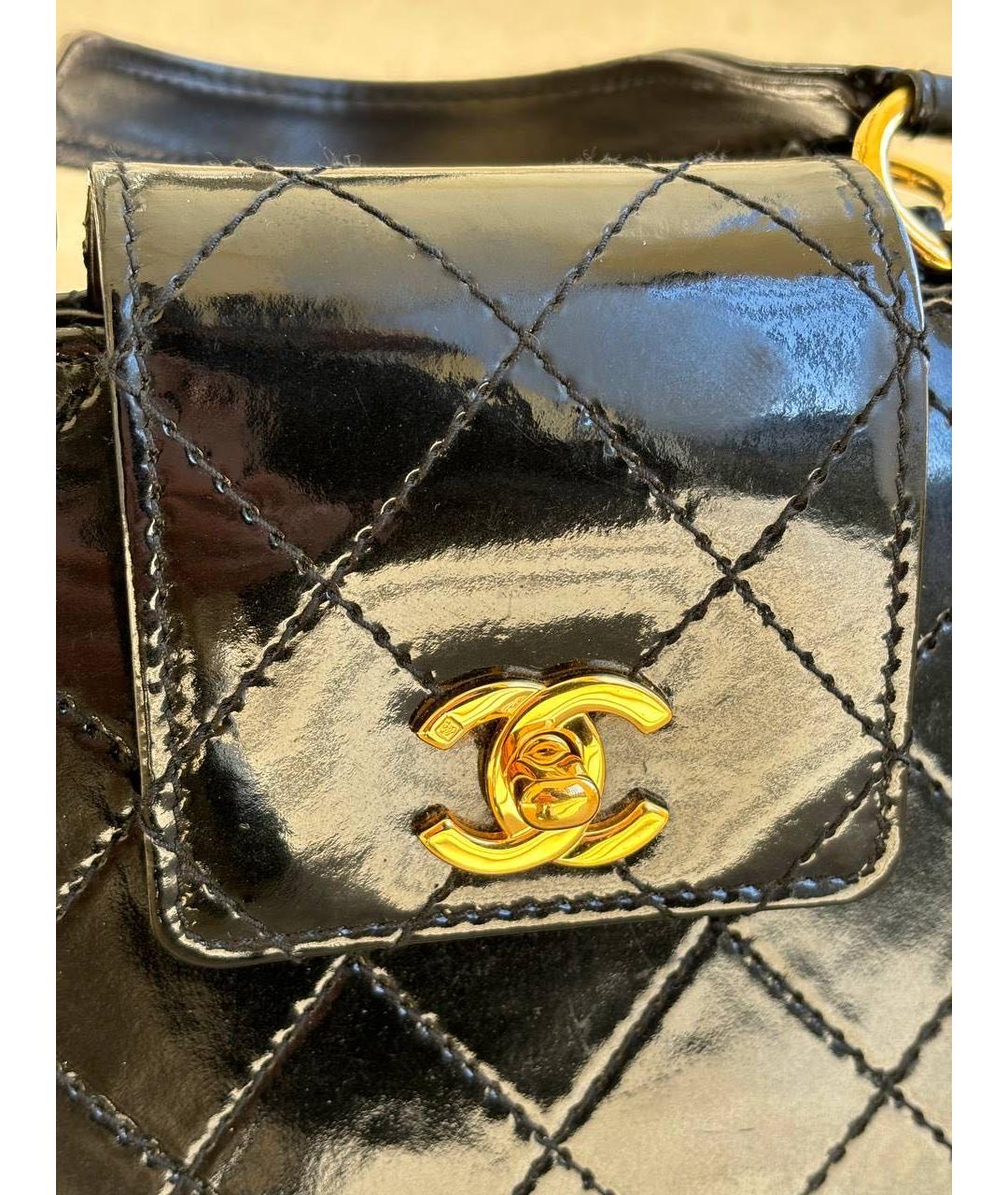 CHANEL Черная сумка с короткими ручками из лакированной кожи, фото 6