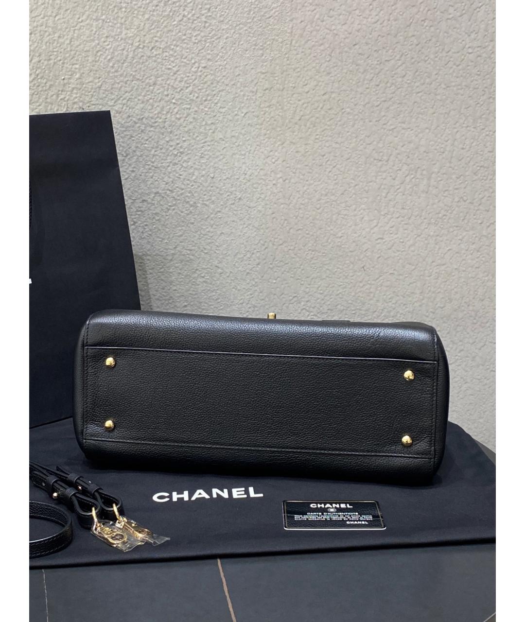 CHANEL Черная кожаная сумка с короткими ручками, фото 7