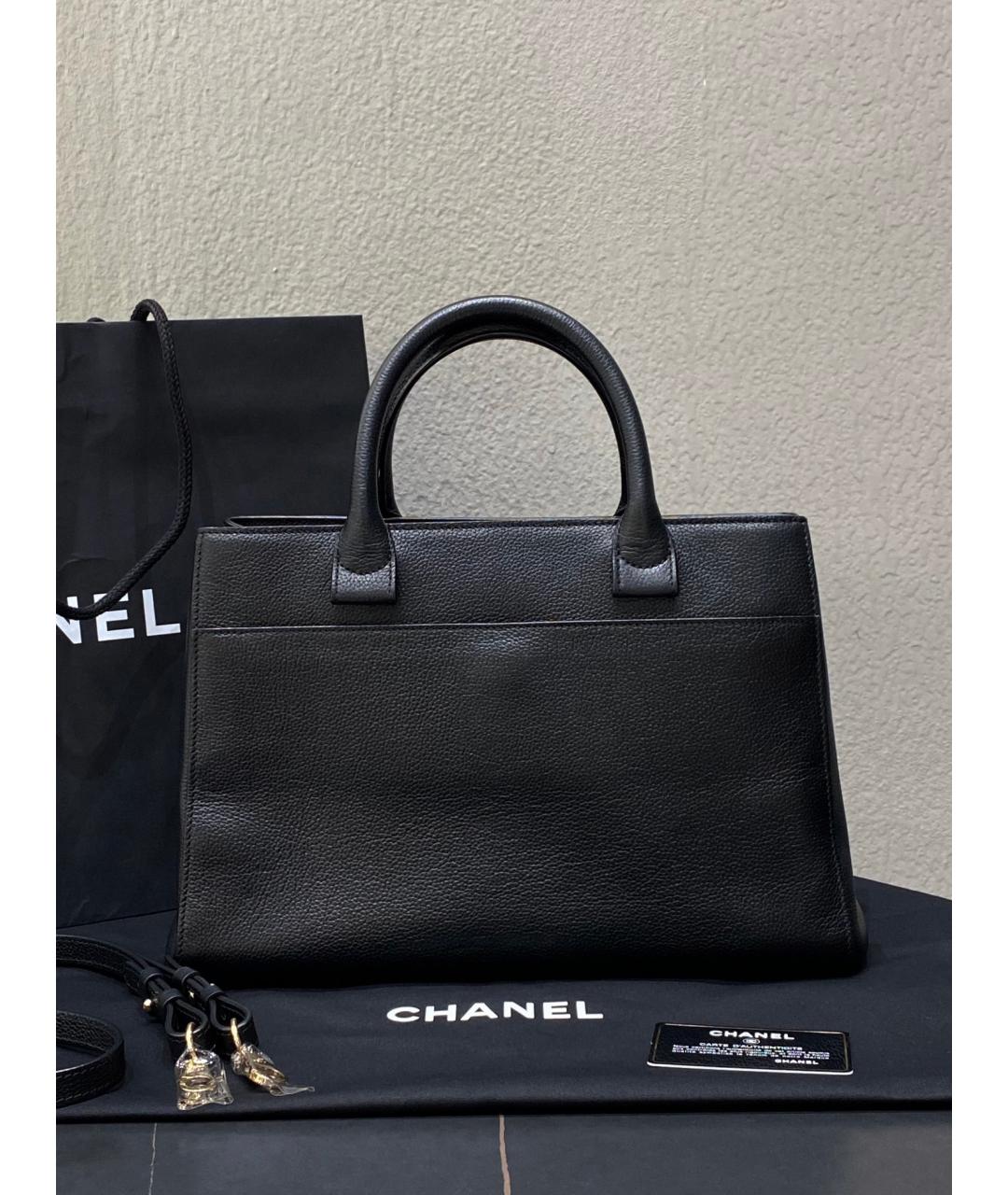 CHANEL Черная кожаная сумка с короткими ручками, фото 2