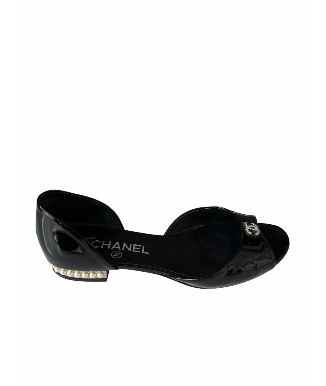 CHANEL Черные балетки из лакированной кожи, фото 1