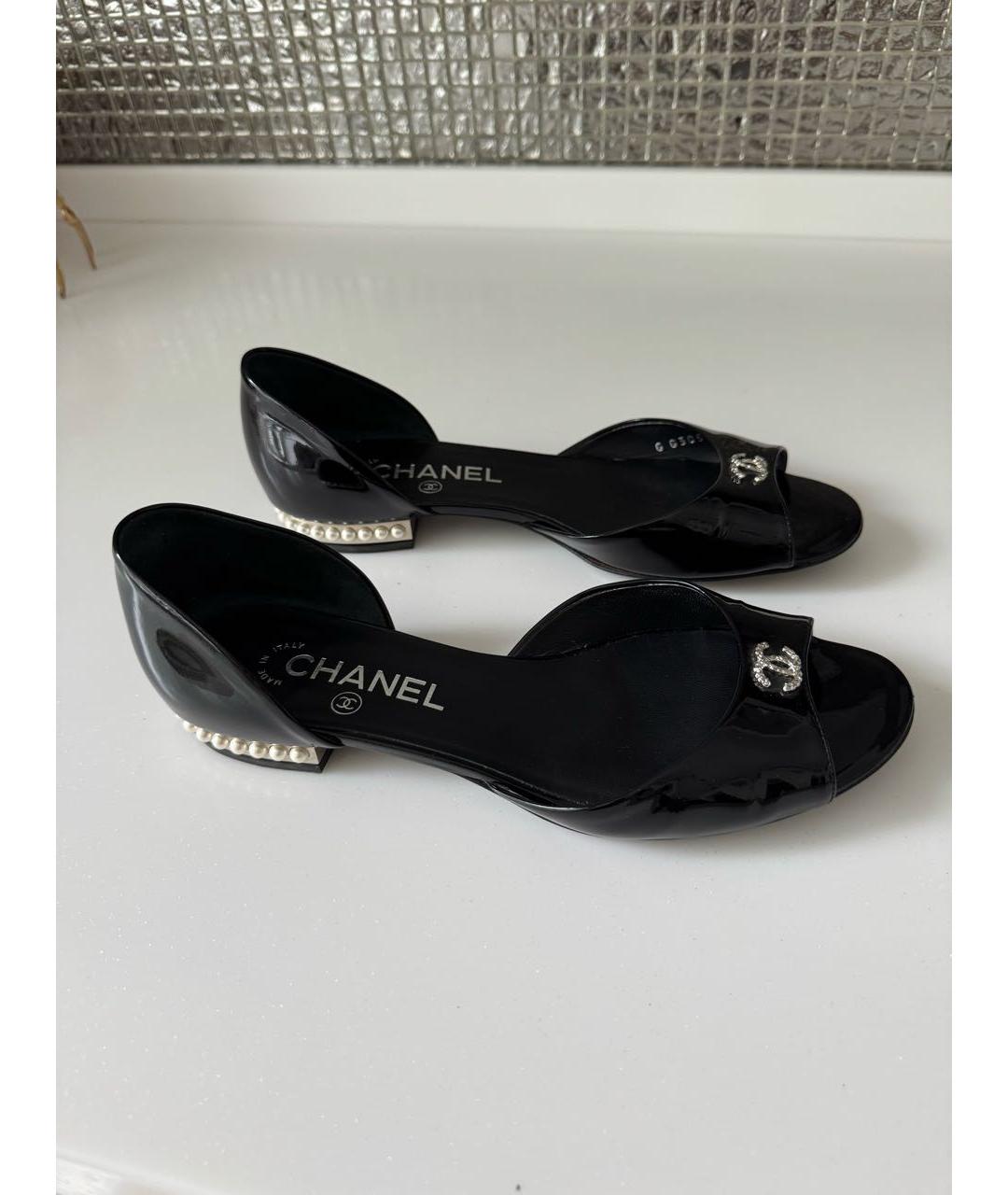 CHANEL Черные балетки из лакированной кожи, фото 5