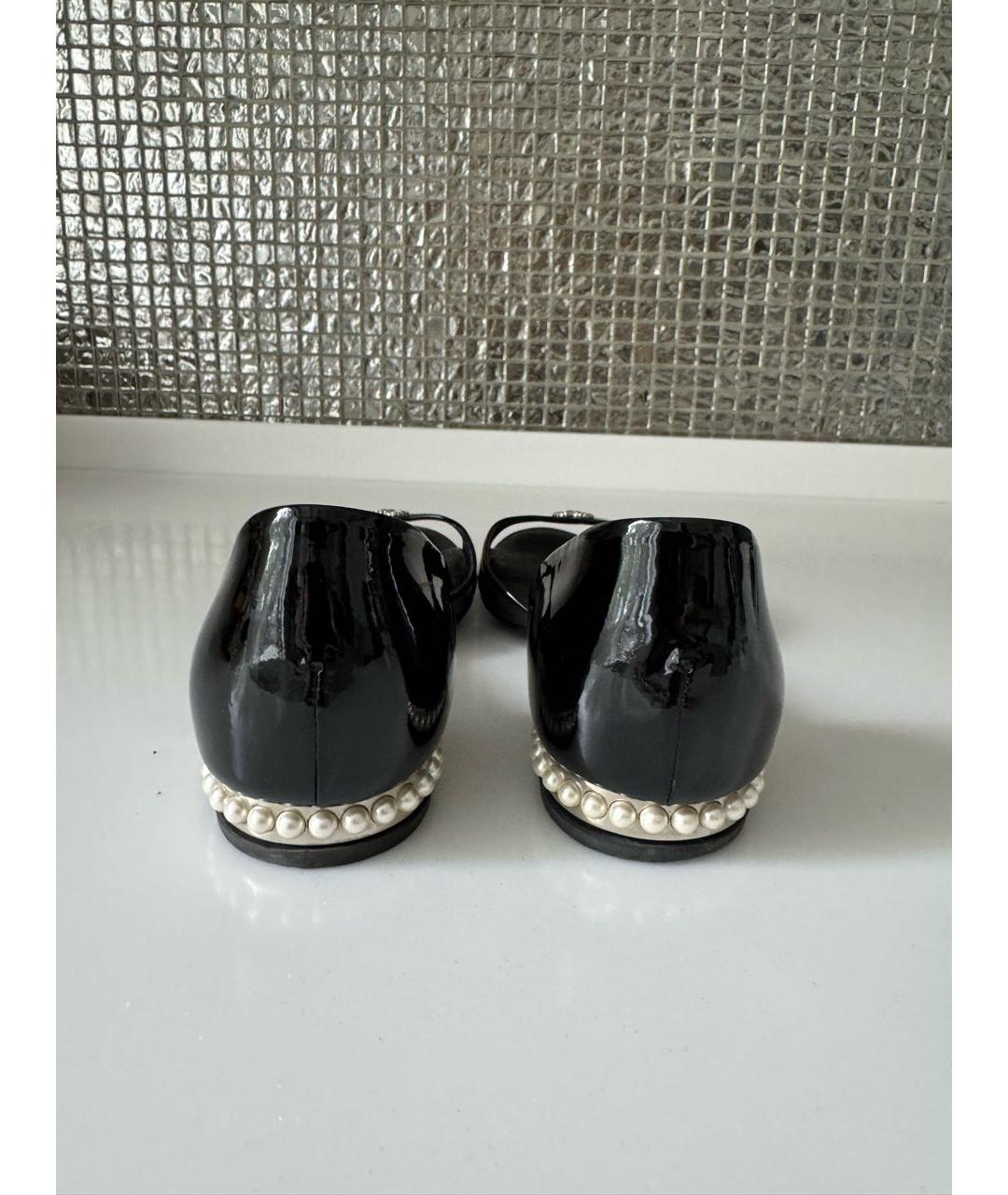 CHANEL Черные балетки из лакированной кожи, фото 4