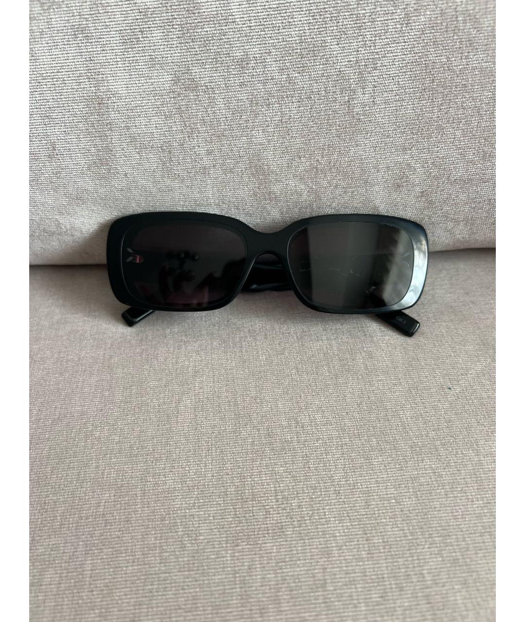 MCQ ALEXANDER MCQUEEN Черные пластиковые солнцезащитные очки, фото 5