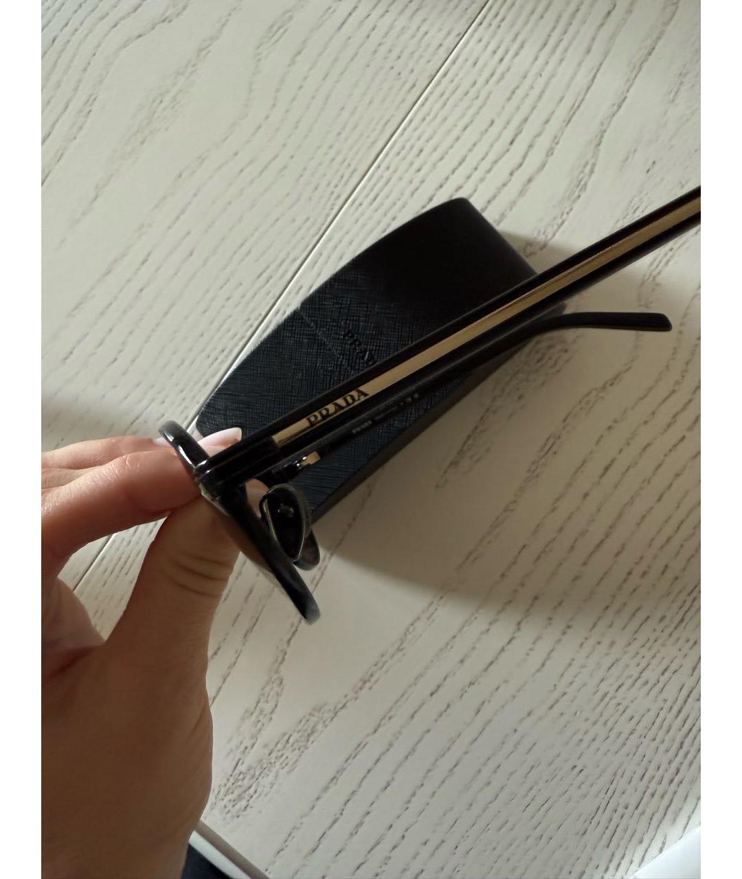 PRADA Черные пластиковые солнцезащитные очки, фото 3