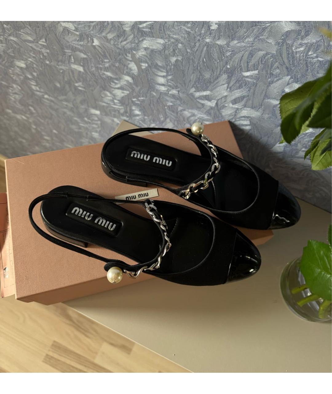 MIU MIU Черные балетки из лакированной кожи, фото 5