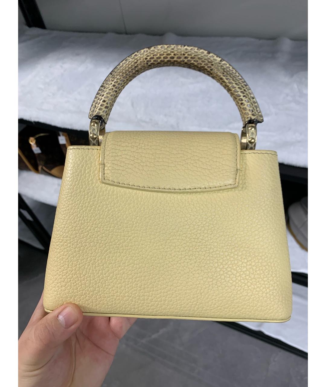 LOUIS VUITTON Желтая кожаная сумка с короткими ручками, фото 3