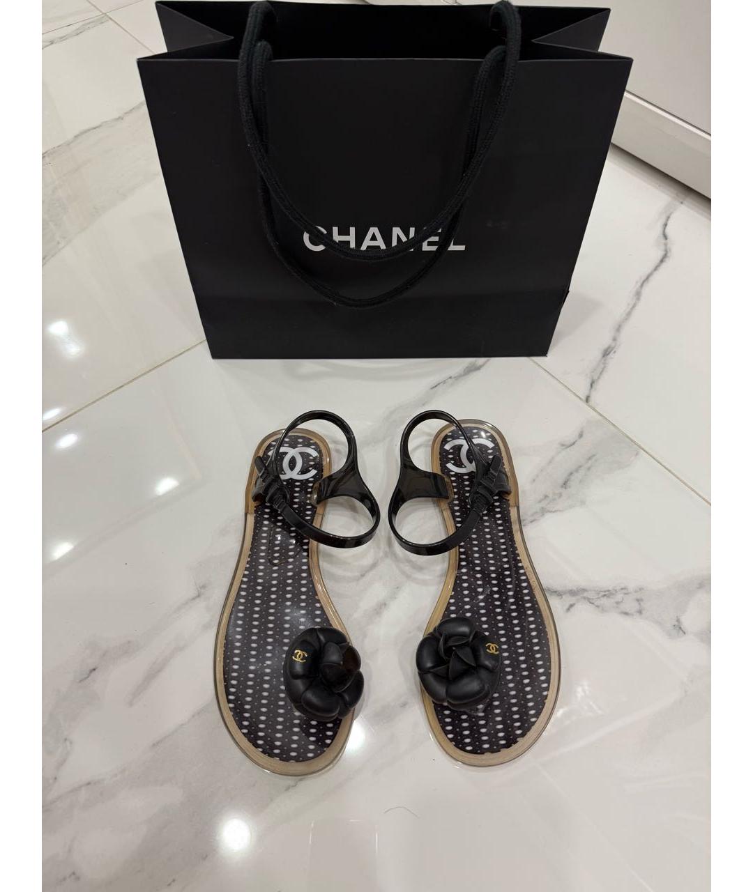 CHANEL Черные резиновые сандалии, фото 2