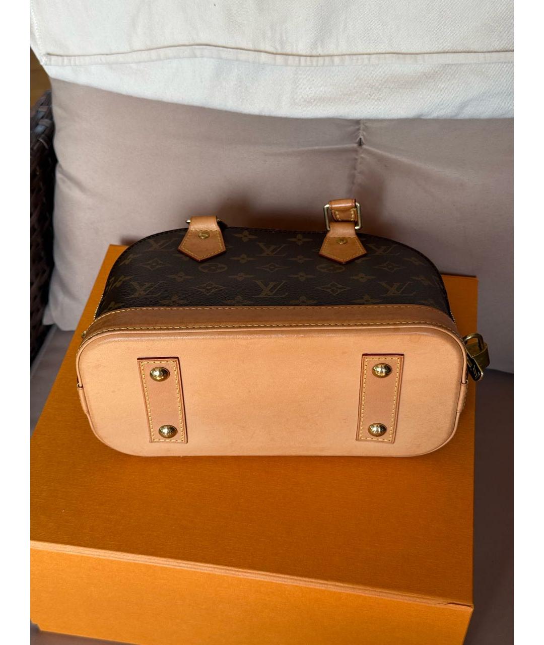 LOUIS VUITTON Коричневая кожаная сумка с короткими ручками, фото 4