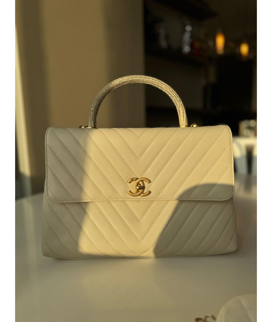 CHANEL Белая кожаная сумка с короткими ручками, фото 7