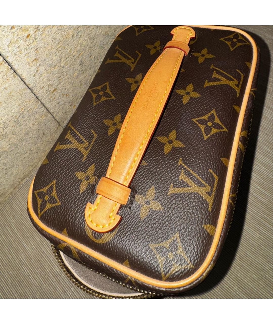 LOUIS VUITTON Коричневая косметичка, фото 5