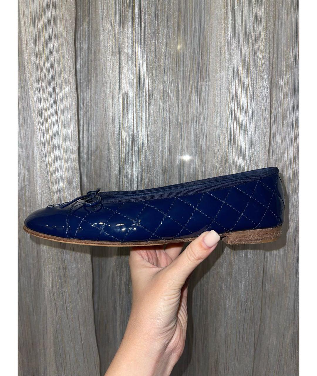 CHANEL Синие балетки из лакированной кожи, фото 6