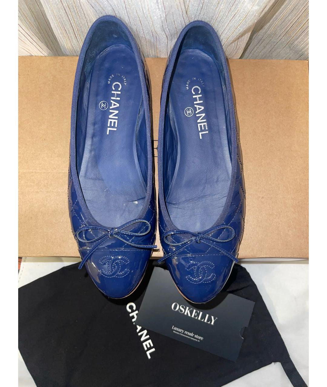 CHANEL Синие балетки из лакированной кожи, фото 2